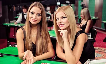 Người chơi đang phân tích chiến lược chơi slot game